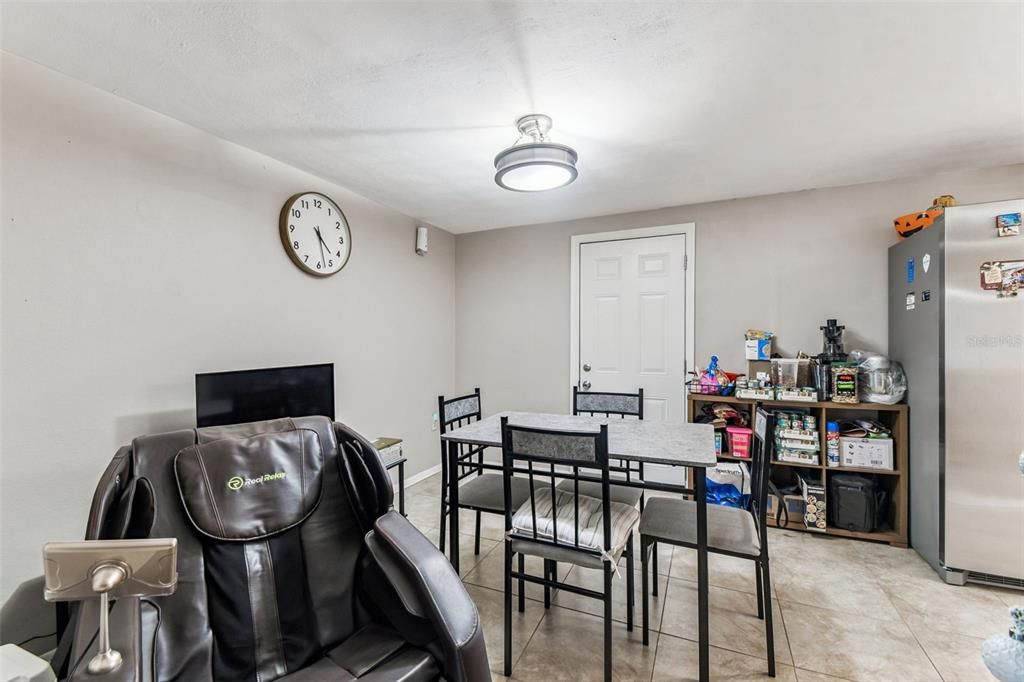 待售: $255,000 (2 贝兹, 2 浴室, 984 平方英尺)