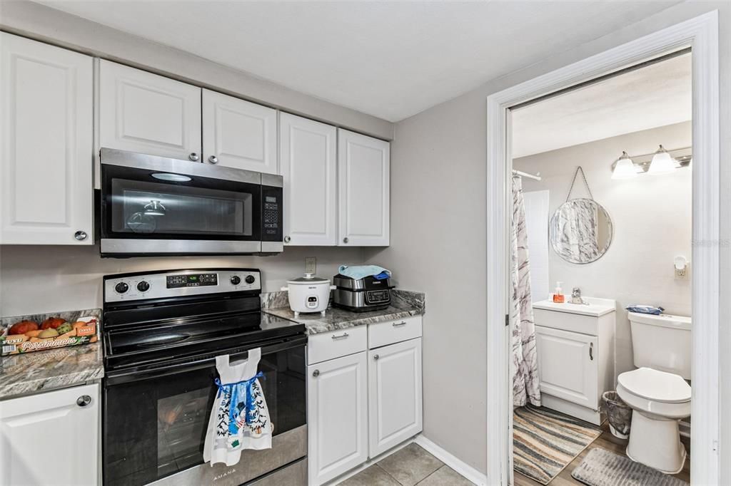 待售: $255,000 (2 贝兹, 2 浴室, 984 平方英尺)