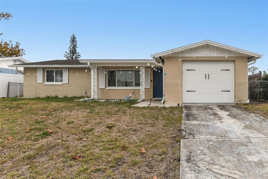 待售: $255,000 (2 贝兹, 2 浴室, 984 平方英尺)