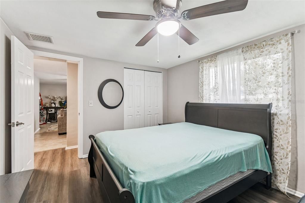 待售: $255,000 (2 贝兹, 2 浴室, 984 平方英尺)