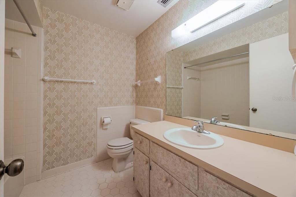 For Sale: $190,000 (2 beds, 2 baths, 1886 Square Feet)