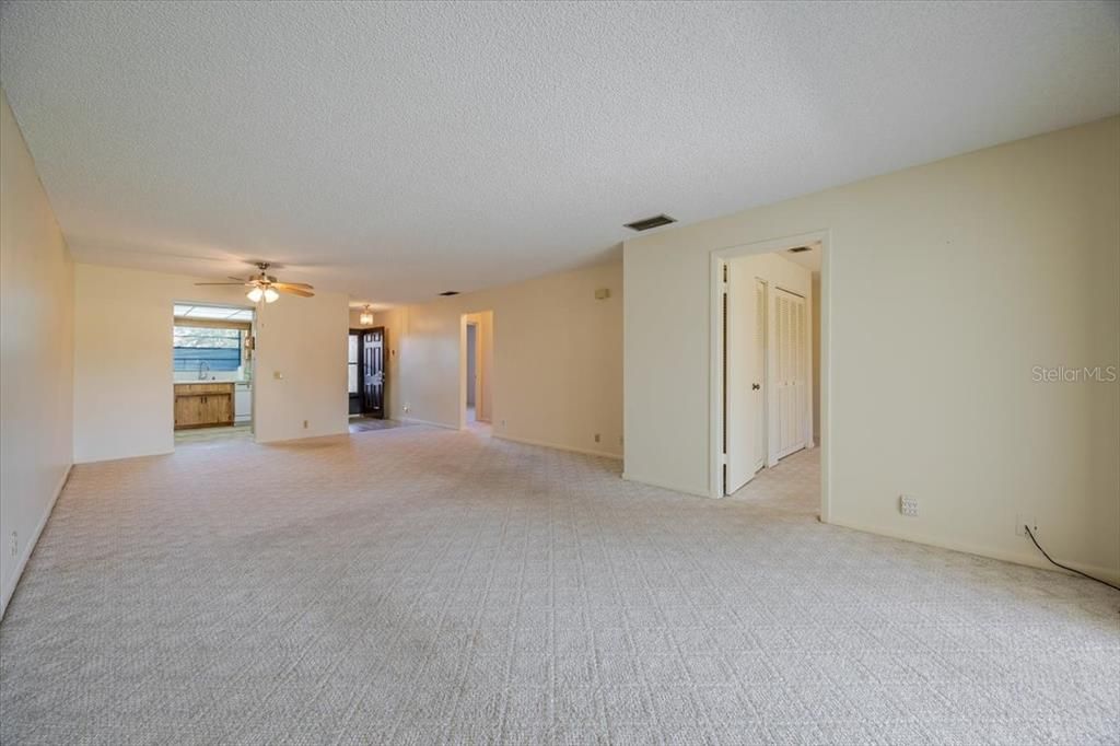 For Sale: $190,000 (2 beds, 2 baths, 1886 Square Feet)