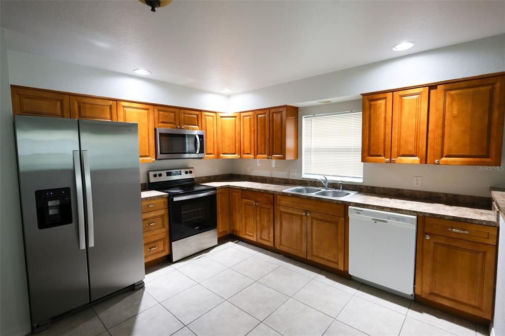 For Rent: $2,500 (3 beds, 2 baths, 1317 Square Feet)