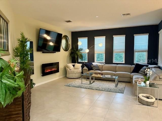 For Sale: $410,000 (3 beds, 2 baths, 2070 Square Feet)