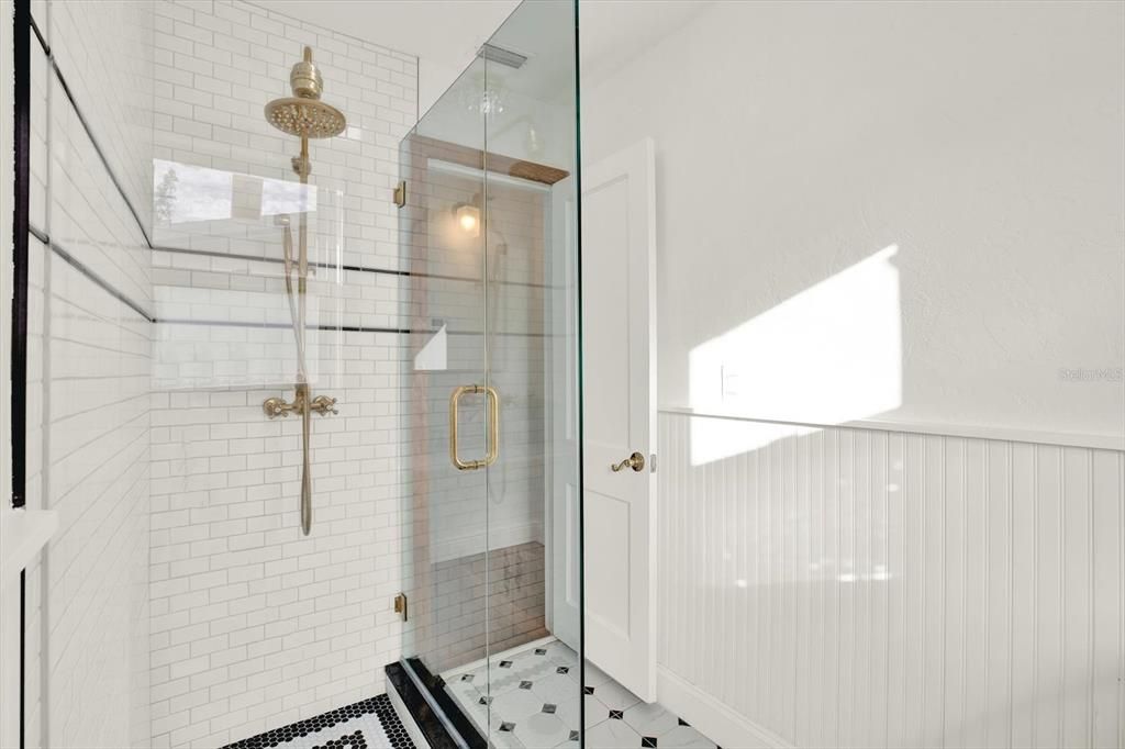 En Venta: $699,000 (3 camas, 2 baños, 1258 Pies cuadrados)