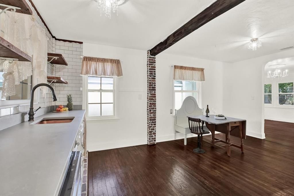 En Venta: $699,000 (3 camas, 2 baños, 1258 Pies cuadrados)