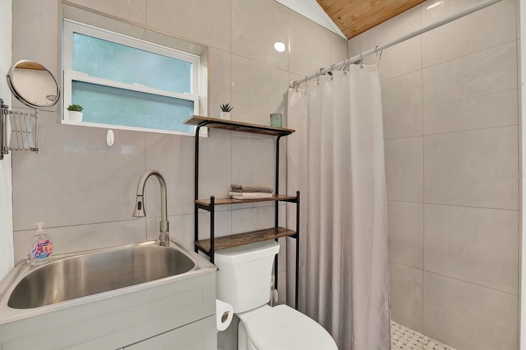 En Venta: $699,000 (3 camas, 2 baños, 1258 Pies cuadrados)