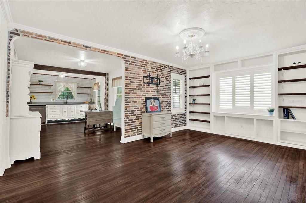 En Venta: $699,000 (3 camas, 2 baños, 1258 Pies cuadrados)