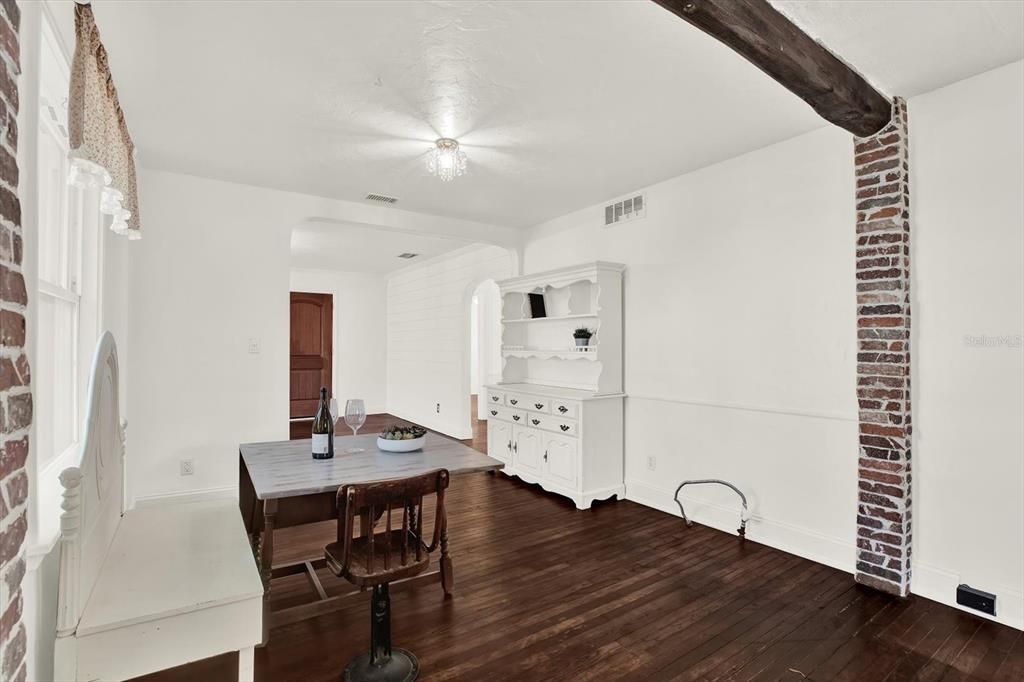 En Venta: $699,000 (3 camas, 2 baños, 1258 Pies cuadrados)