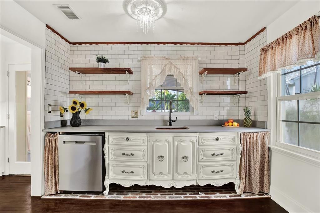 En Venta: $699,000 (3 camas, 2 baños, 1258 Pies cuadrados)