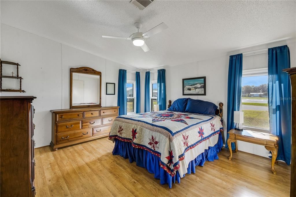 For Sale: $175,000 (3 beds, 2 baths, 1456 Square Feet)