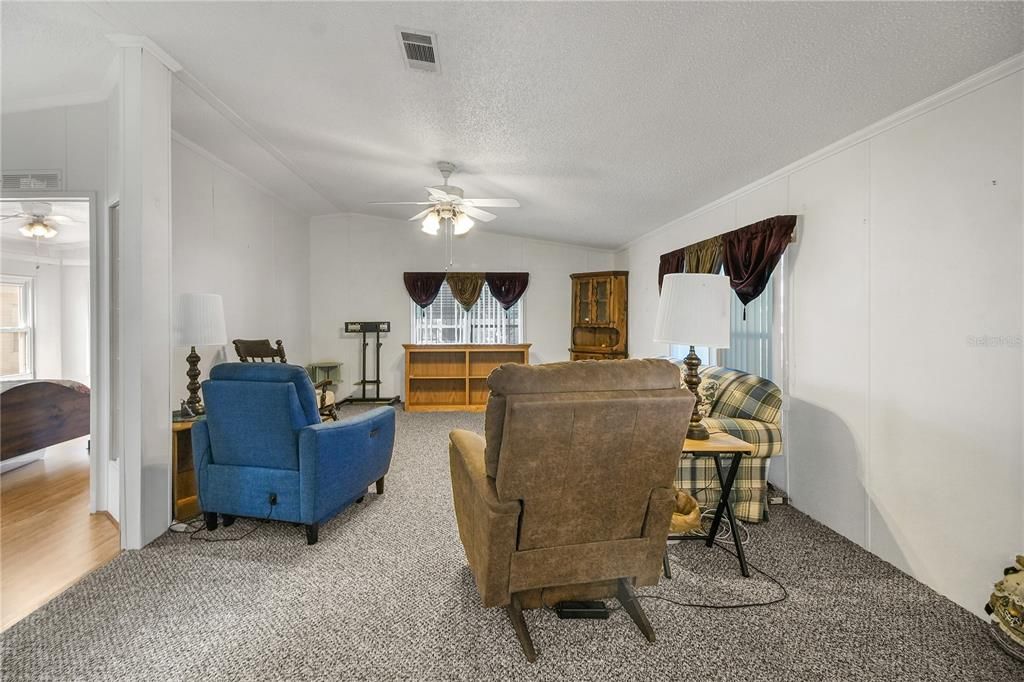 For Sale: $175,000 (3 beds, 2 baths, 1456 Square Feet)