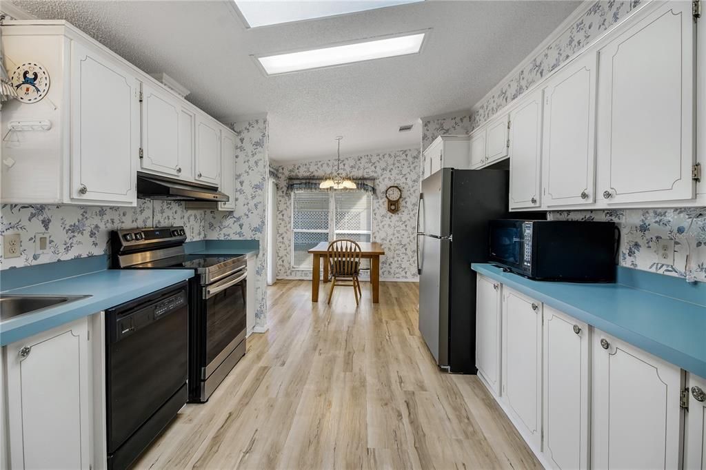 For Sale: $175,000 (3 beds, 2 baths, 1456 Square Feet)