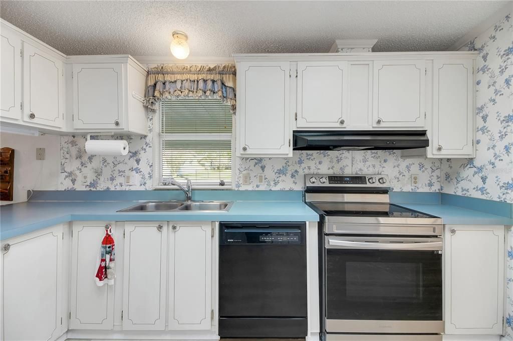 For Sale: $175,000 (3 beds, 2 baths, 1456 Square Feet)