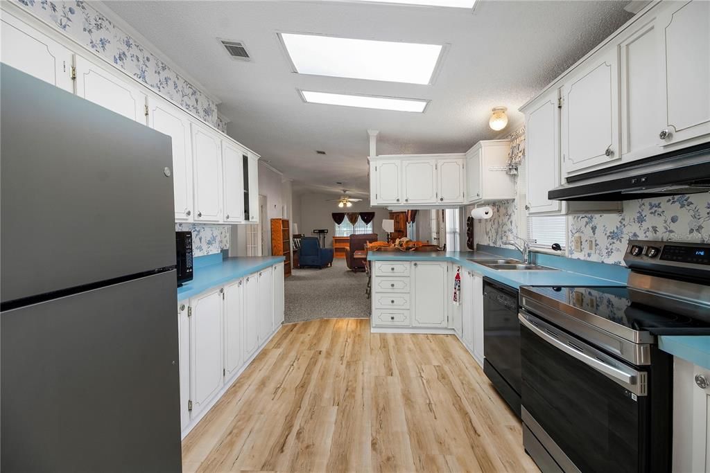 For Sale: $175,000 (3 beds, 2 baths, 1456 Square Feet)