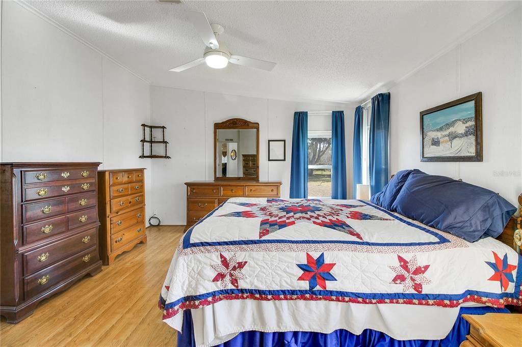 For Sale: $175,000 (3 beds, 2 baths, 1456 Square Feet)