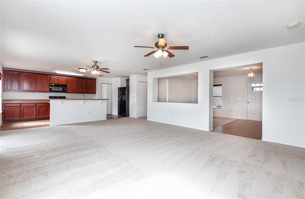 For Sale: $325,000 (3 beds, 2 baths, 1744 Square Feet)