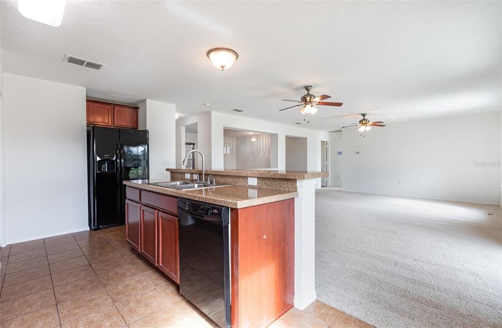 For Sale: $325,000 (3 beds, 2 baths, 1744 Square Feet)