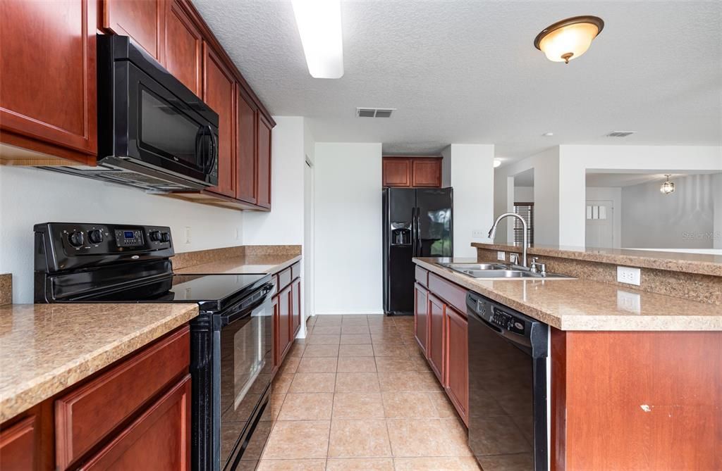 For Sale: $325,000 (3 beds, 2 baths, 1744 Square Feet)