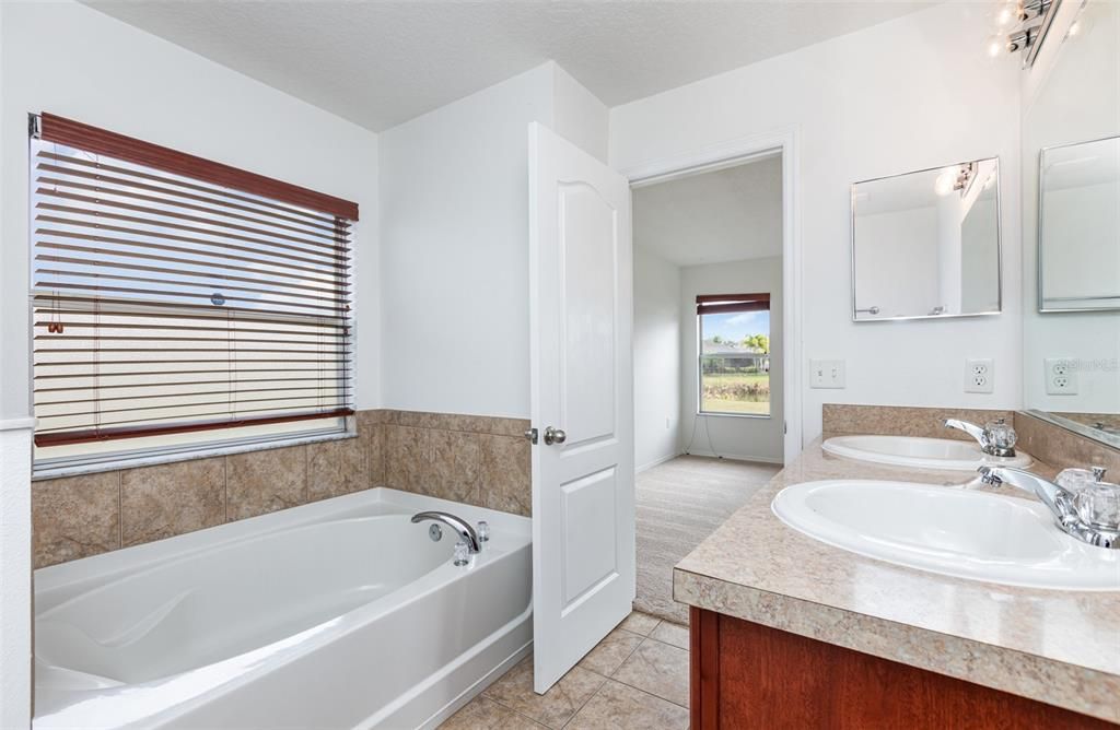 For Sale: $325,000 (3 beds, 2 baths, 1744 Square Feet)