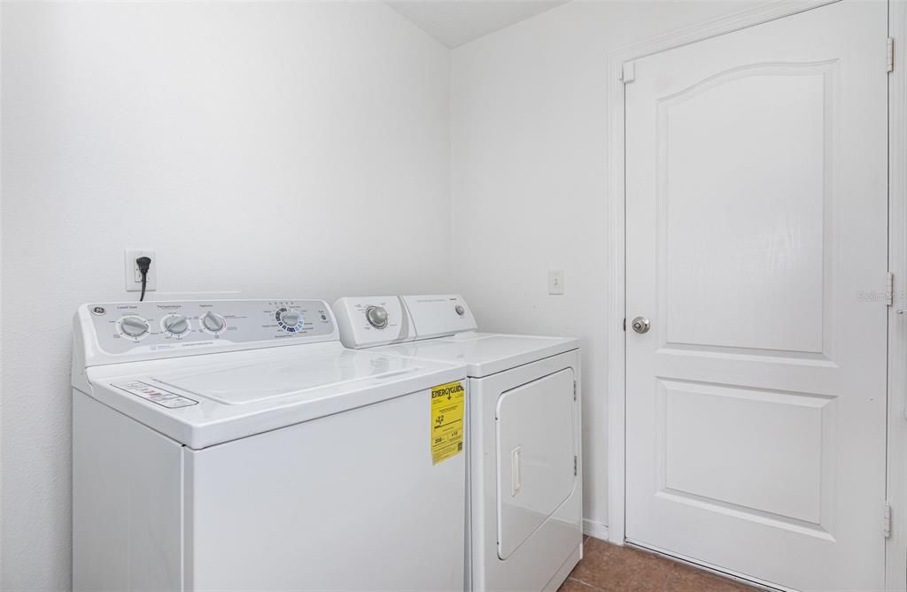 For Sale: $325,000 (3 beds, 2 baths, 1744 Square Feet)