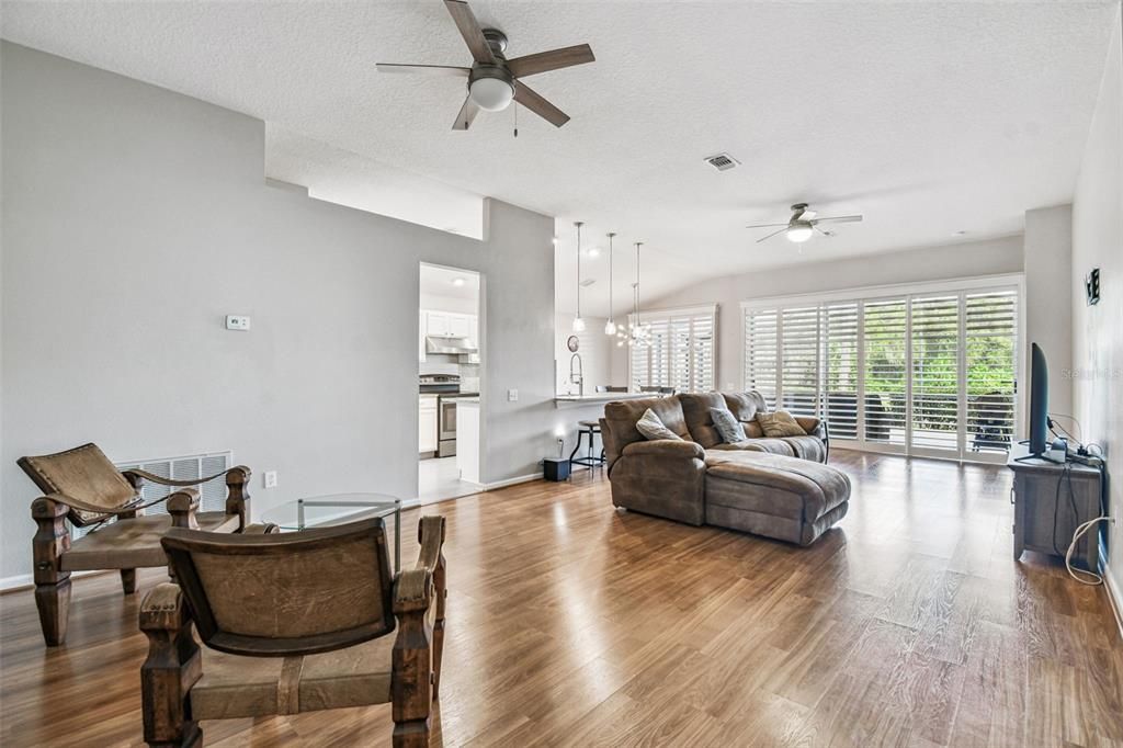 В аренду: $2,495 (3 спален, 2 ванн, 1708 Квадратных фут)