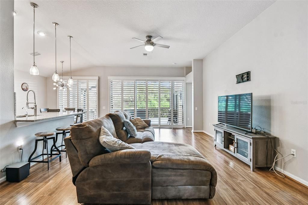 В аренду: $2,495 (3 спален, 2 ванн, 1708 Квадратных фут)