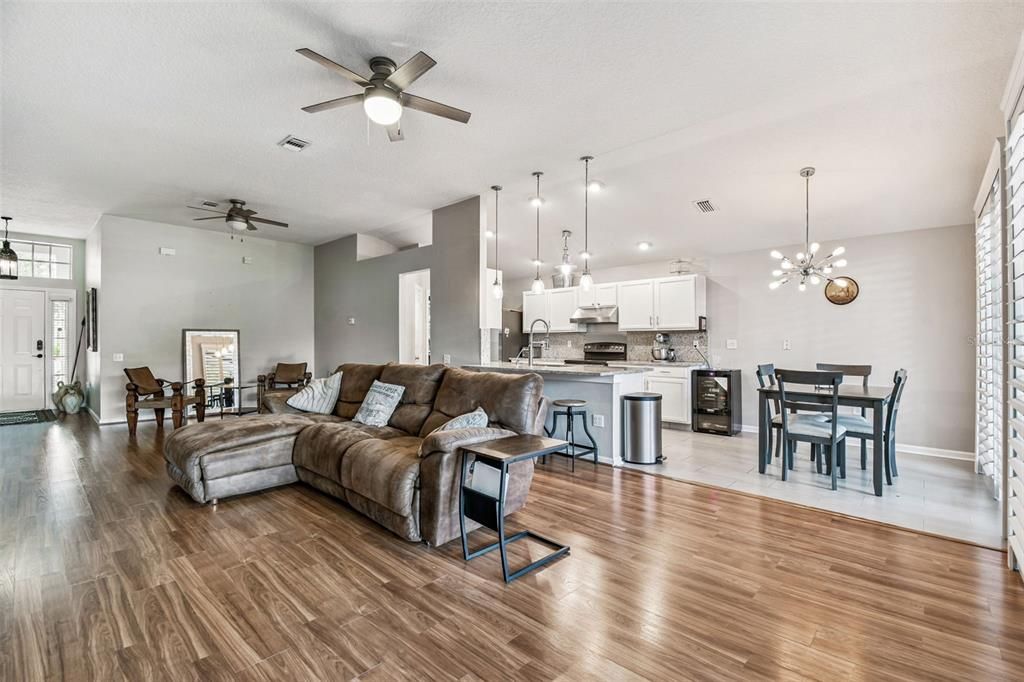 В аренду: $2,495 (3 спален, 2 ванн, 1708 Квадратных фут)