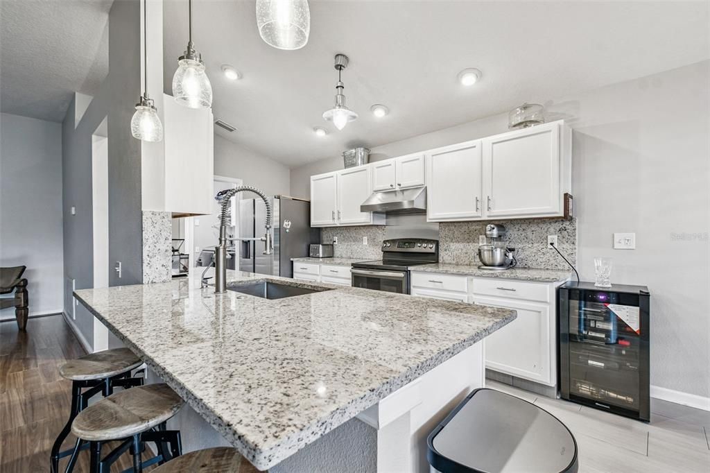 В аренду: $2,495 (3 спален, 2 ванн, 1708 Квадратных фут)