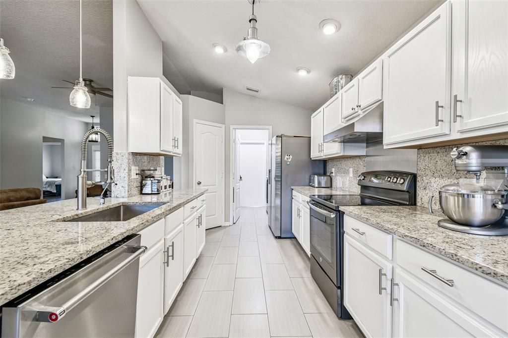 В аренду: $2,495 (3 спален, 2 ванн, 1708 Квадратных фут)