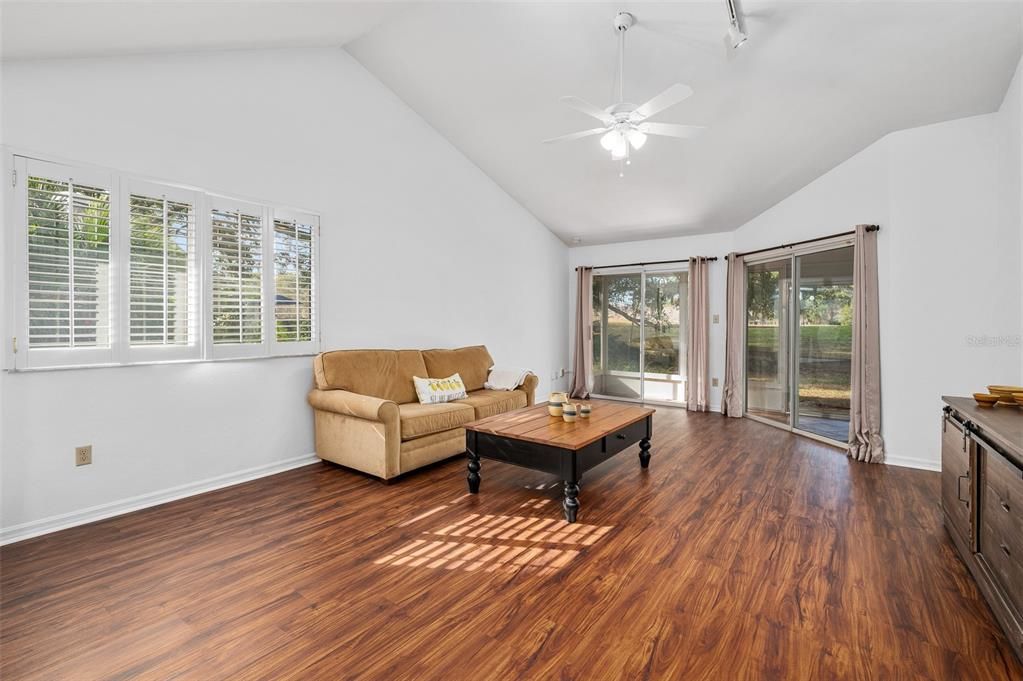 En Venta: $215,000 (2 camas, 2 baños, 1410 Pies cuadrados)