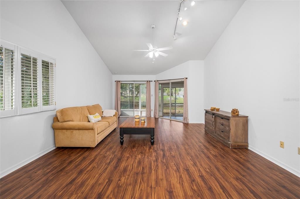 En Venta: $215,000 (2 camas, 2 baños, 1410 Pies cuadrados)