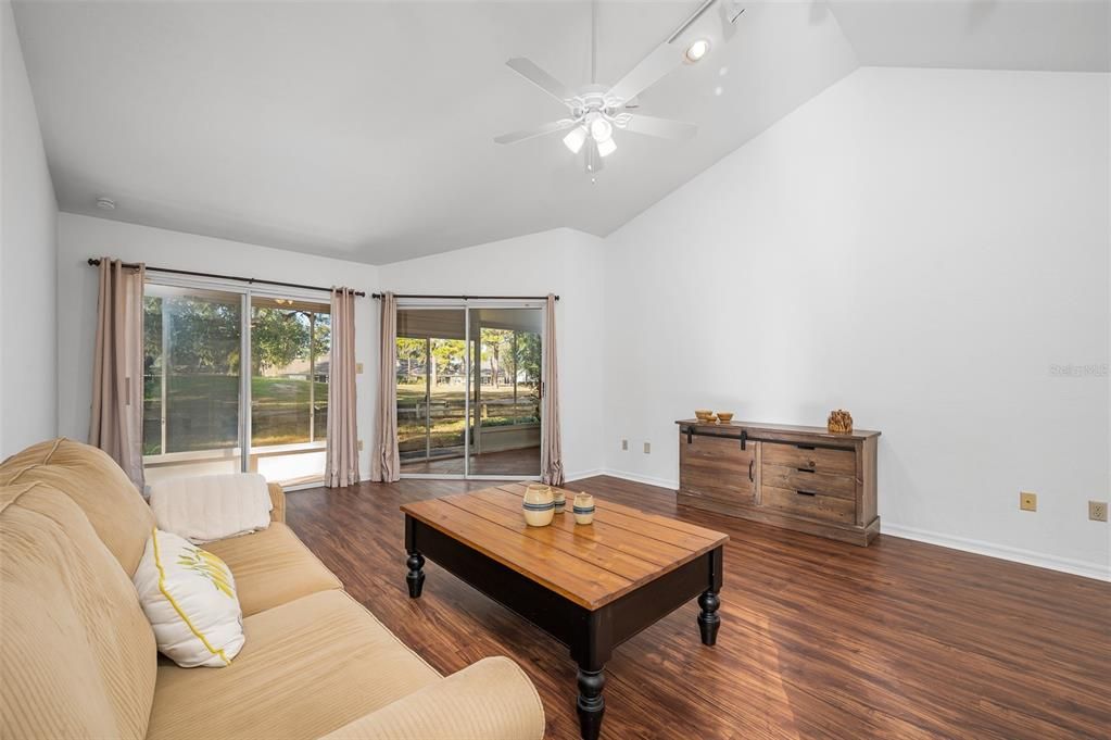 En Venta: $215,000 (2 camas, 2 baños, 1410 Pies cuadrados)