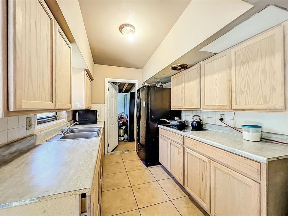 For Sale: $180,000 (3 beds, 1 baths, 1139 Square Feet)