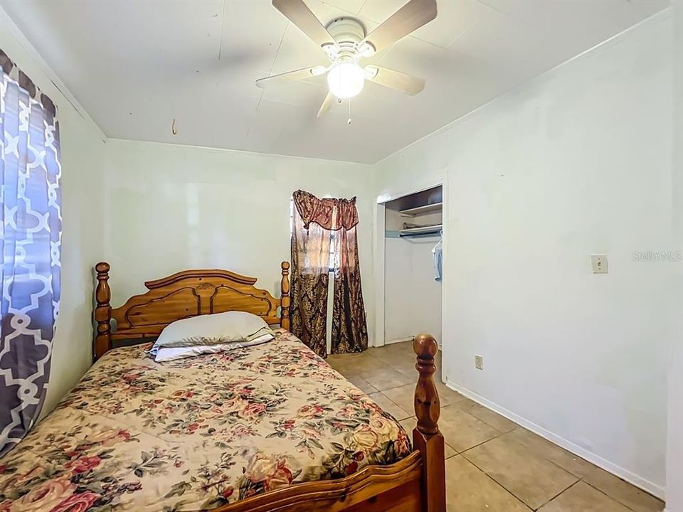 For Sale: $180,000 (3 beds, 1 baths, 1139 Square Feet)