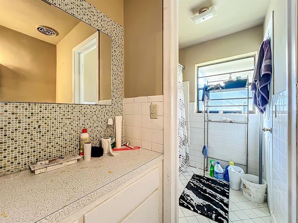 For Sale: $180,000 (3 beds, 1 baths, 1139 Square Feet)