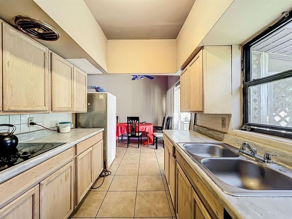 For Sale: $180,000 (3 beds, 1 baths, 1139 Square Feet)
