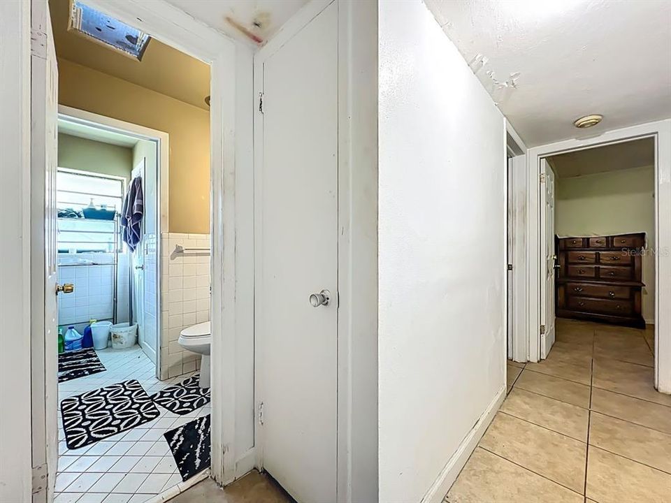 For Sale: $180,000 (3 beds, 1 baths, 1139 Square Feet)