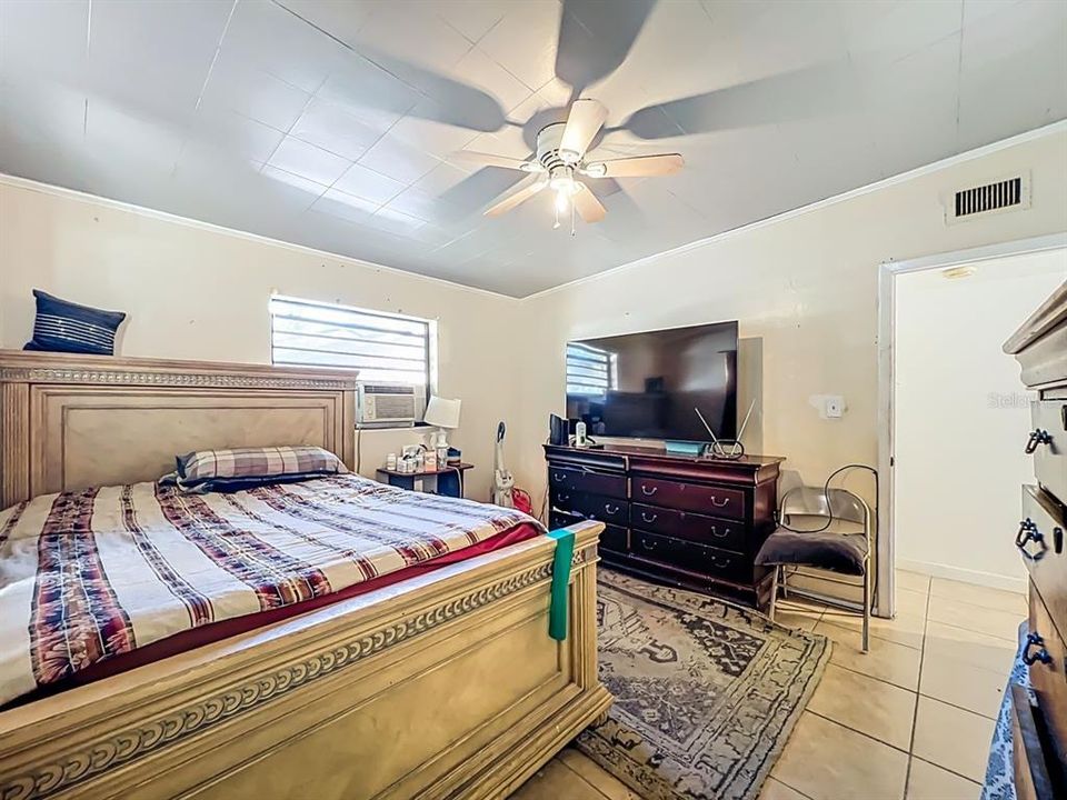 For Sale: $180,000 (3 beds, 1 baths, 1139 Square Feet)