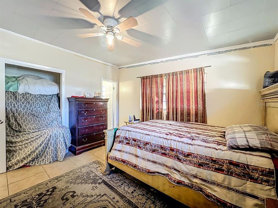 For Sale: $180,000 (3 beds, 1 baths, 1139 Square Feet)