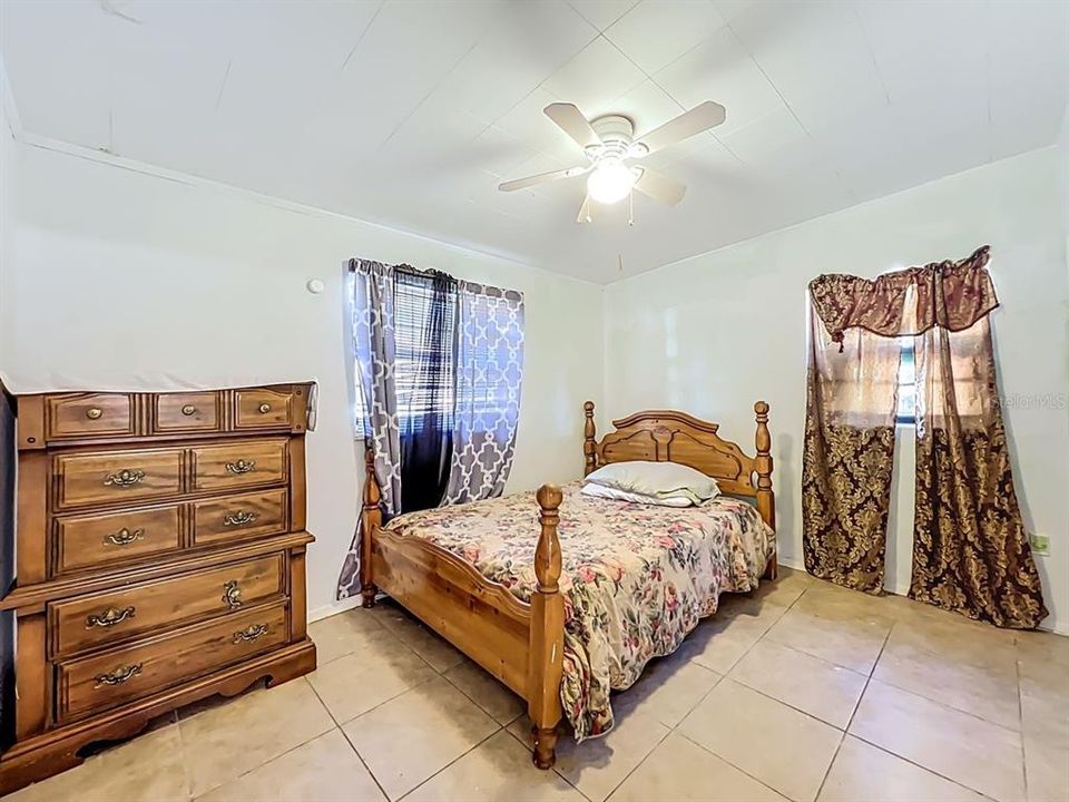 For Sale: $180,000 (3 beds, 1 baths, 1139 Square Feet)