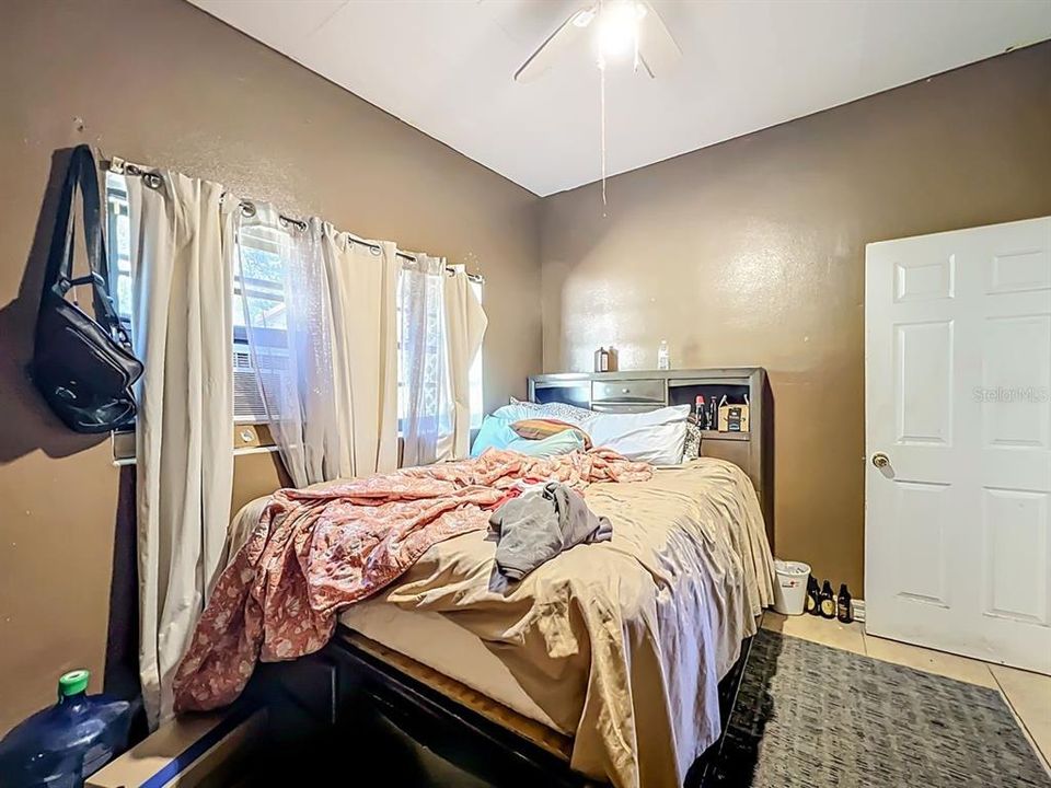 For Sale: $180,000 (3 beds, 1 baths, 1139 Square Feet)