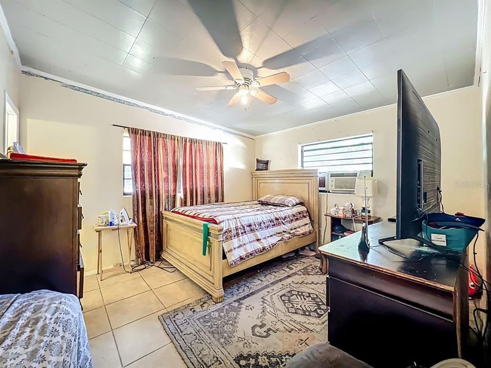 For Sale: $180,000 (3 beds, 1 baths, 1139 Square Feet)