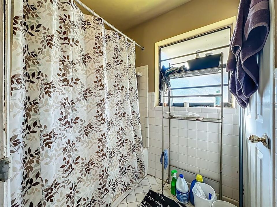 For Sale: $180,000 (3 beds, 1 baths, 1139 Square Feet)