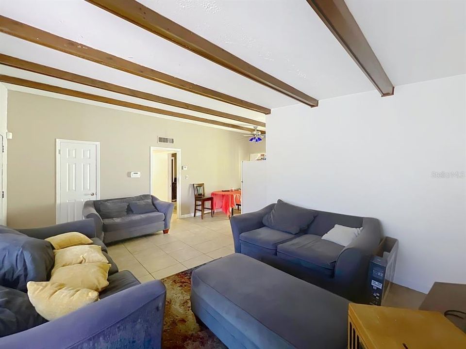 For Sale: $180,000 (3 beds, 1 baths, 1139 Square Feet)