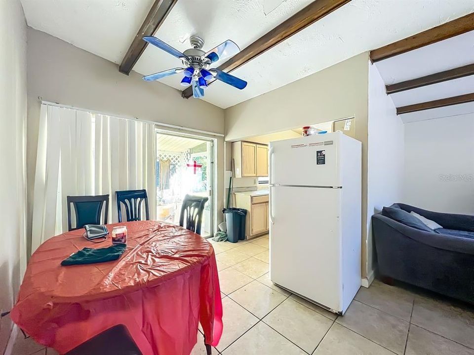 For Sale: $180,000 (3 beds, 1 baths, 1139 Square Feet)