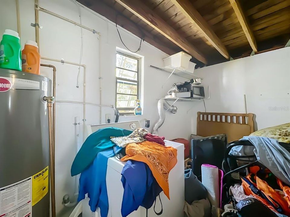 For Sale: $180,000 (3 beds, 1 baths, 1139 Square Feet)