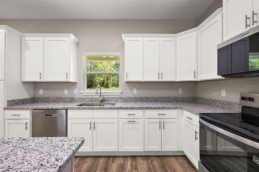 For Rent: $1,900 (4 beds, 3 baths, 2002 Square Feet)