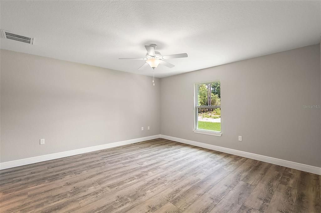 For Rent: $1,900 (4 beds, 3 baths, 2002 Square Feet)