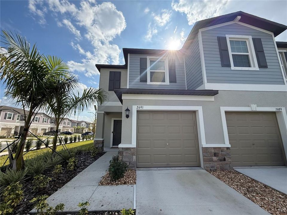 出租: $1,950 (2 贝兹, 2 浴室, 1541 平方英尺)